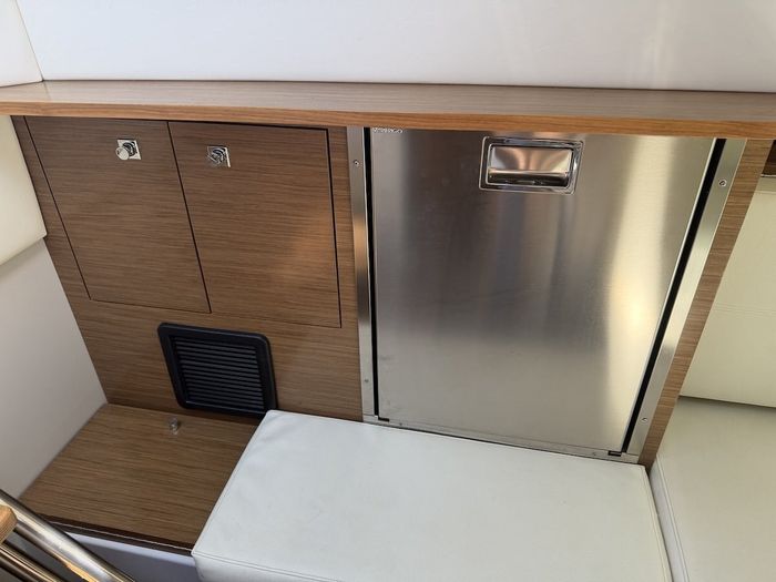2018 Cruisers Yachts 338 Bow Rider Photo 36 of 44