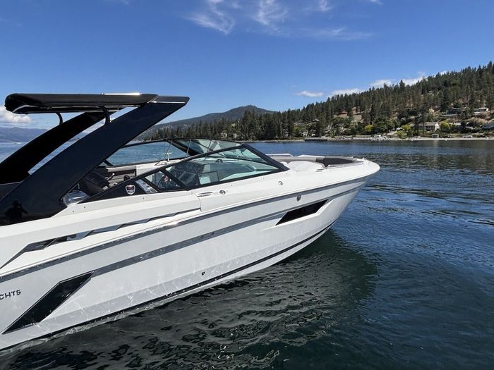 2018 Cruisers Yachts 338 Bow Rider Photo 12 of 44