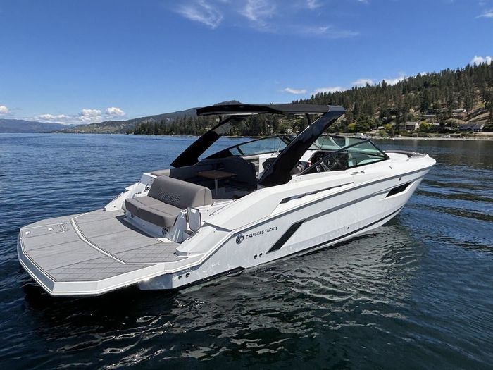 2018 Cruisers Yachts 338 Bow Rider Photo 13 of 44