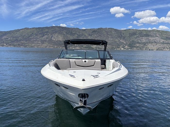 2018 Cruisers Yachts 338 Bow Rider Photo 9 of 44