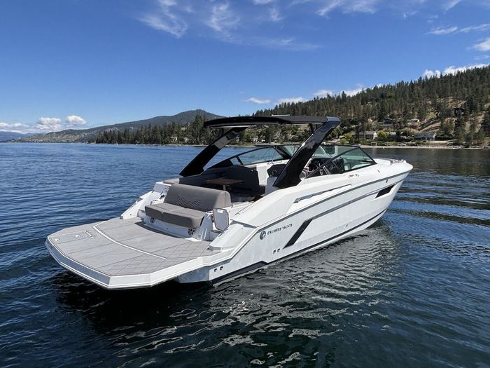 2018 Cruisers Yachts 338 Bow Rider Photo 14 of 44