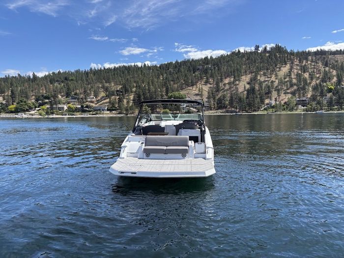 2018 Cruisers Yachts 338 Bow Rider Photo 16 of 44