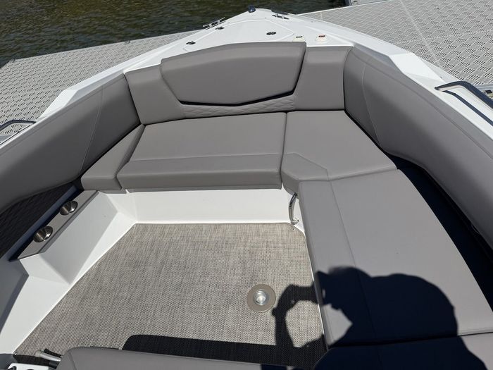 2018 Cruisers Yachts 338 Bow Rider Photo 43 of 44