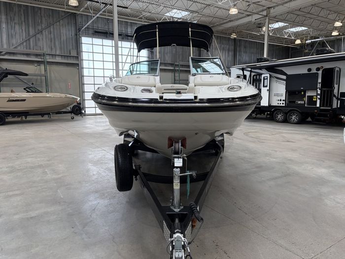 2007 Crownline 252 EX $94/week   Endless Summer Fun! Photo 8 of 24