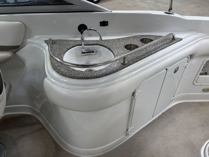 2007 Crownline 252 EX $94/week   Endless Summer Fun! Photo 19 of 24