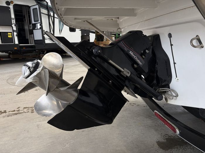 2007 Crownline 252 EX $94/week   Endless Summer Fun! Photo 23 of 24