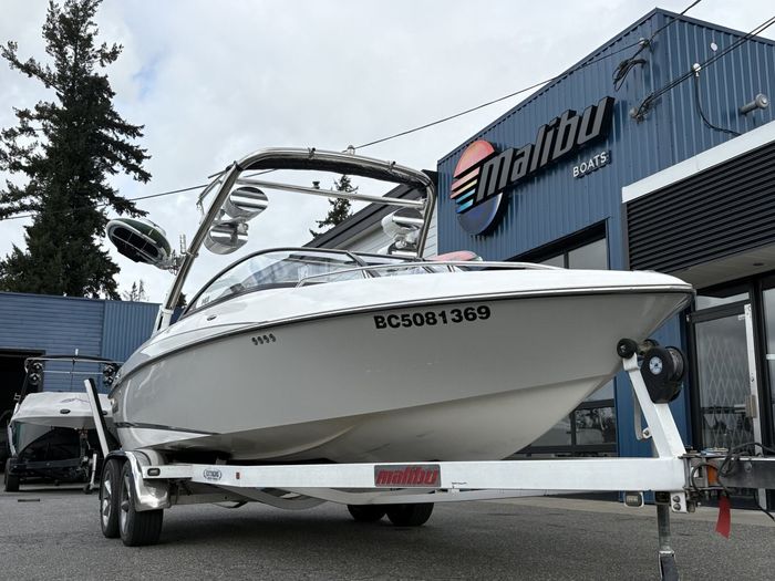 0 Malibu 27  LSV **FINANCING AVAILABLE** Photo 2 sur 27