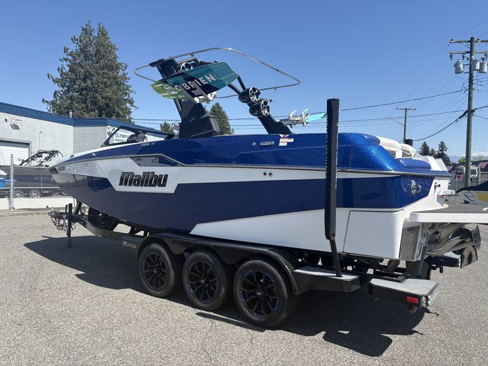 2021 Malibu M240 ...FINANCING AVAILABLE*** Photo 4 sur 16