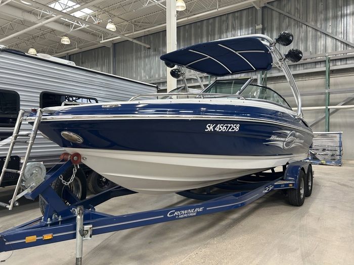 2011 Crownline 235 SS $140/week!   Make Big Waves This Summer! Photo 3 sur 19
