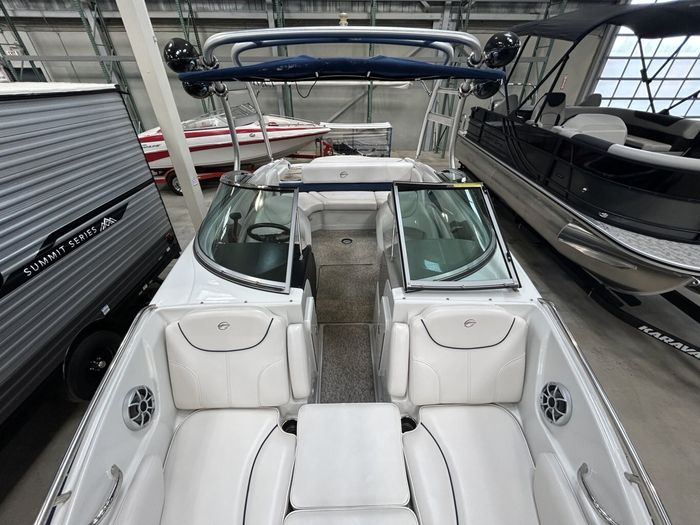 2011 Crownline 235 SS $140/week!   Make Big Waves This Summer! Photo 15 sur 19