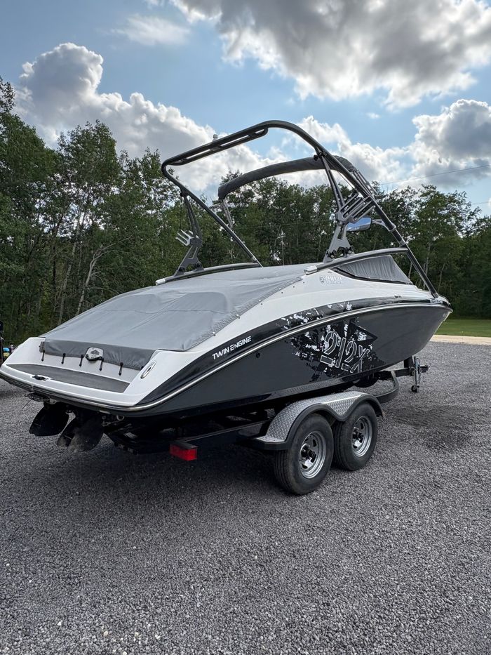 2014 Yamaha 212x Jet Boat Photo 6 of 17