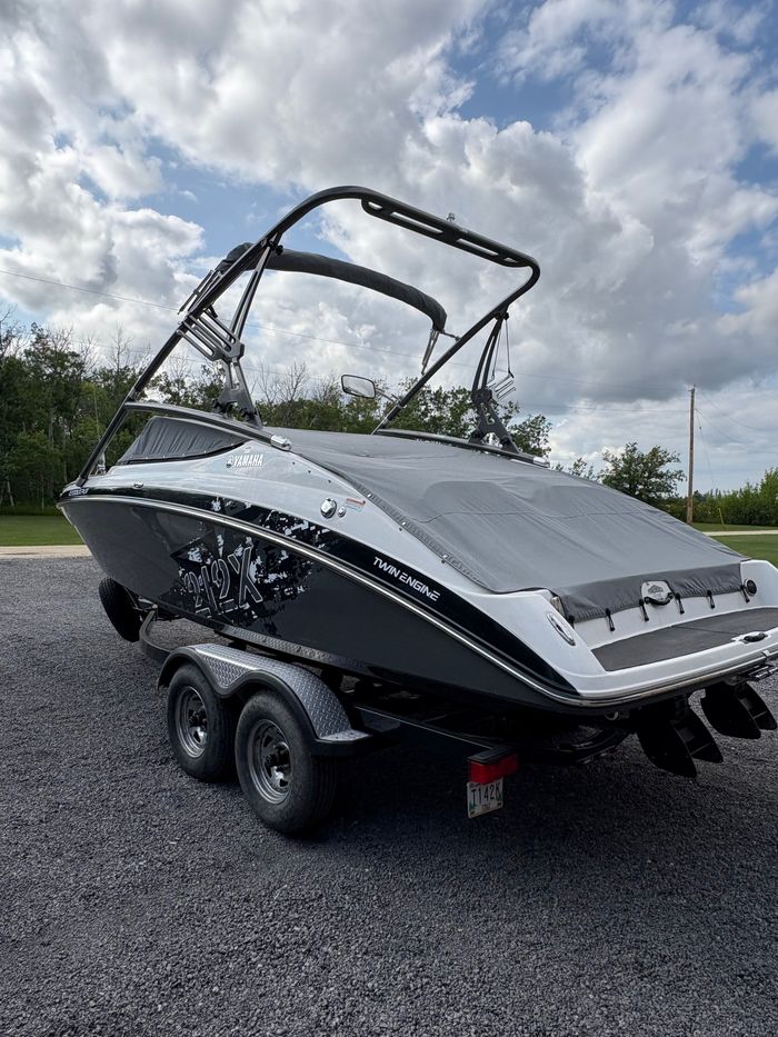 2014 Yamaha 212x Jet Boat Photo 7 of 17