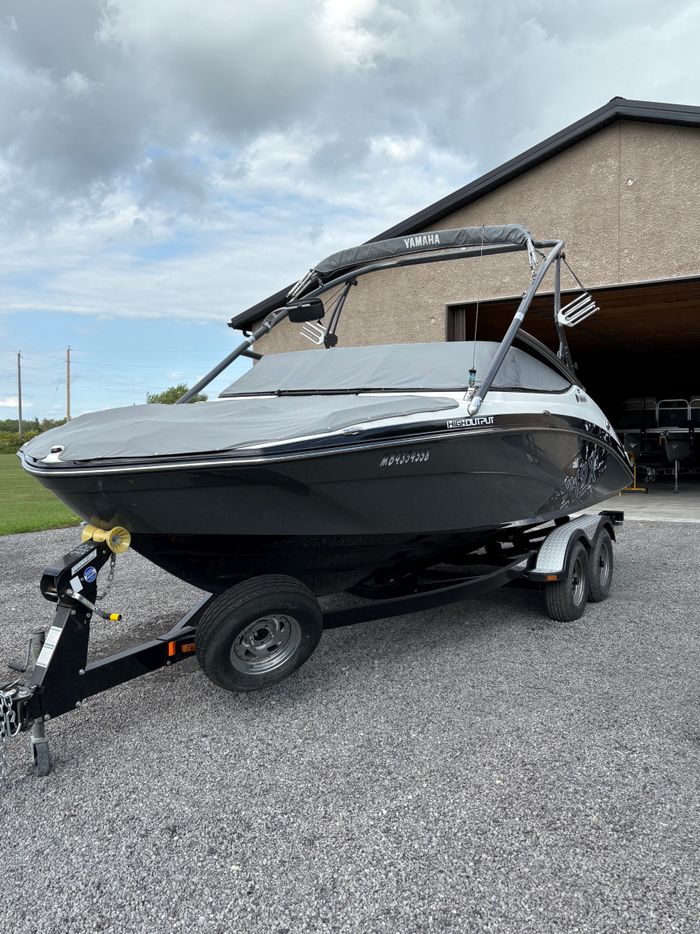2014 Yamaha 212x Jet Boat Photo 9 of 17