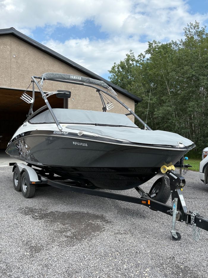 2014 Yamaha 212x Jet Boat Photo 10 of 17