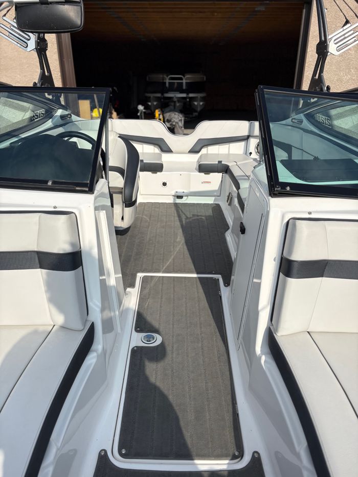2014 Yamaha 212x Jet Boat Photo 12 of 17