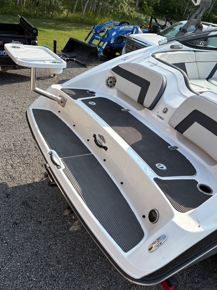 2014 Yamaha 212x Jet Boat Photo 17 of 17