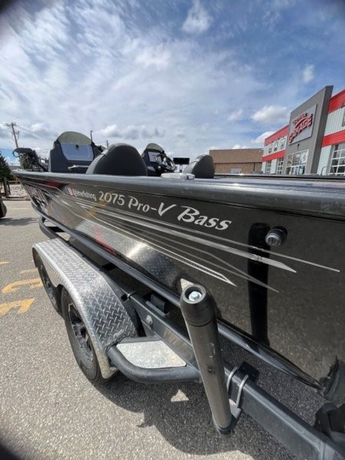 2019 LUND LUND PRO V BASS 2075 2019 Photo 2 of 8