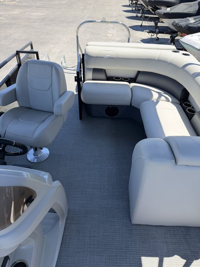 2025 Starcraft LX 20 CB WITH YAMAHA F70HP OUTBOARD Photo 7 of 9