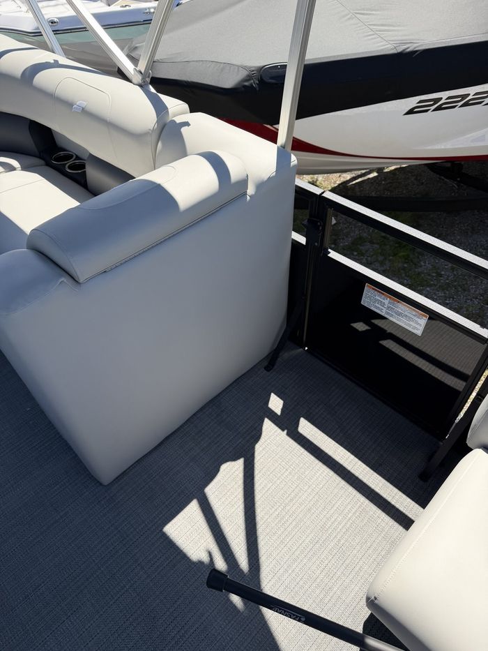 2025 Starcraft LX 20 CB WITH YAMAHA F70HP OUTBOARD Photo 8 of 9