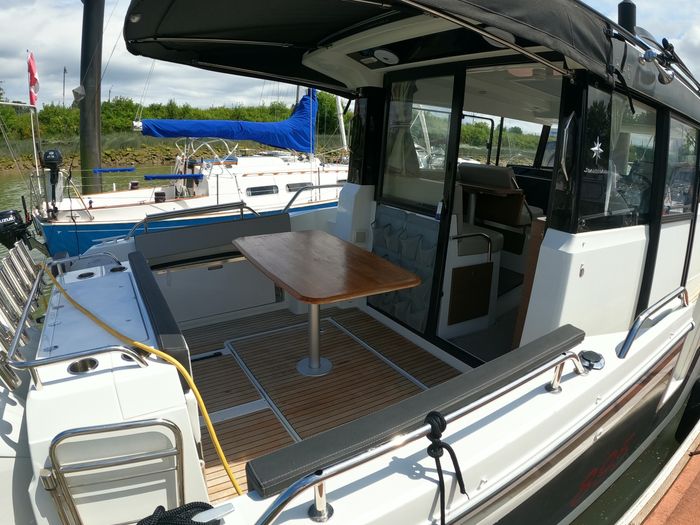 2022 Jeanneau NC 895 Sport Photo 5 of 23
