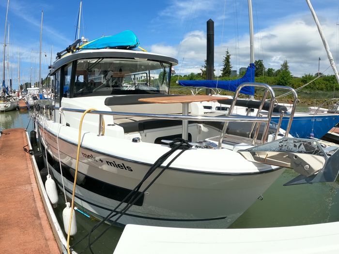 2022 Jeanneau NC 895 Sport Photo 2 of 23