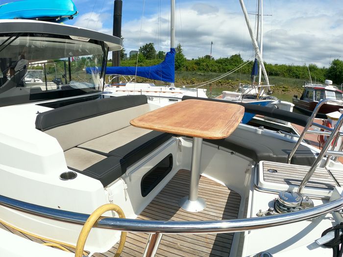 2022 Jeanneau NC 895 Sport Photo 4 of 23