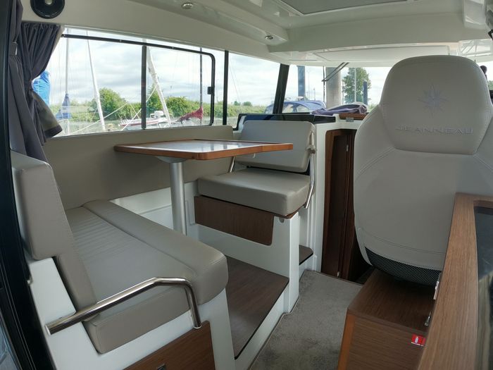 2022 Jeanneau NC 895 Sport Photo 8 of 23