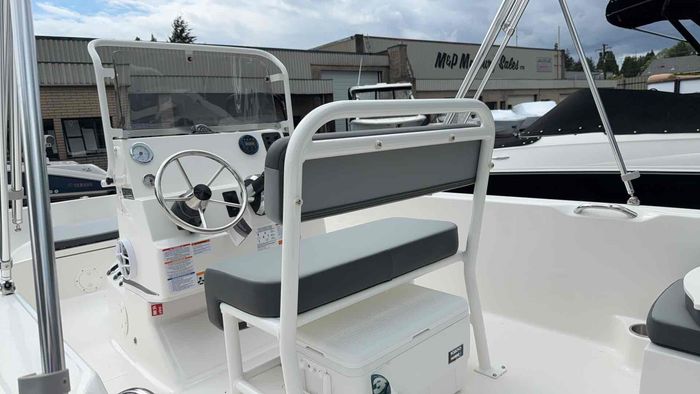 2026 Robalo R160 Photo 3 of 7