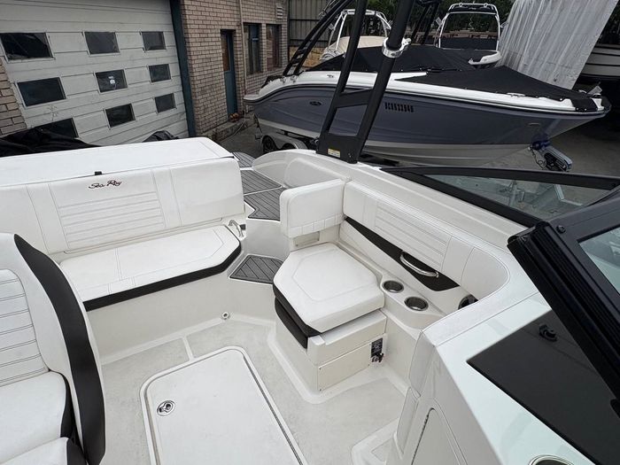 2020 Sea Ray SPX 190 Photo 10 of 17