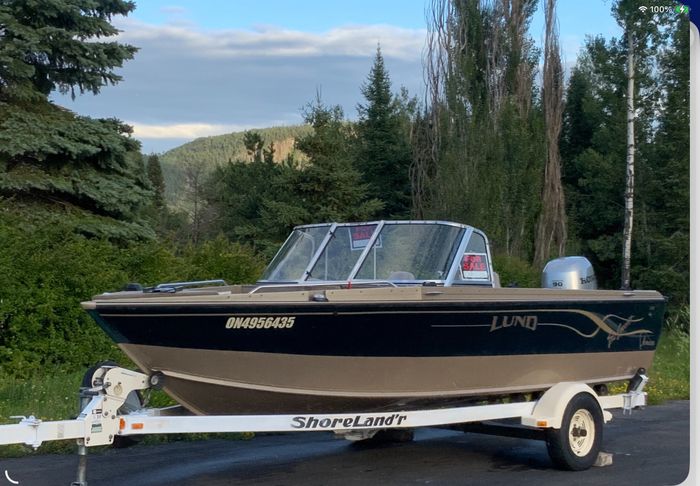2000 Lund Prosport 1700 Photo 1 of 6