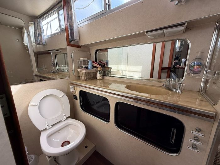 1984 Chris-Craft Catalina 350 Photo 17 sur 20