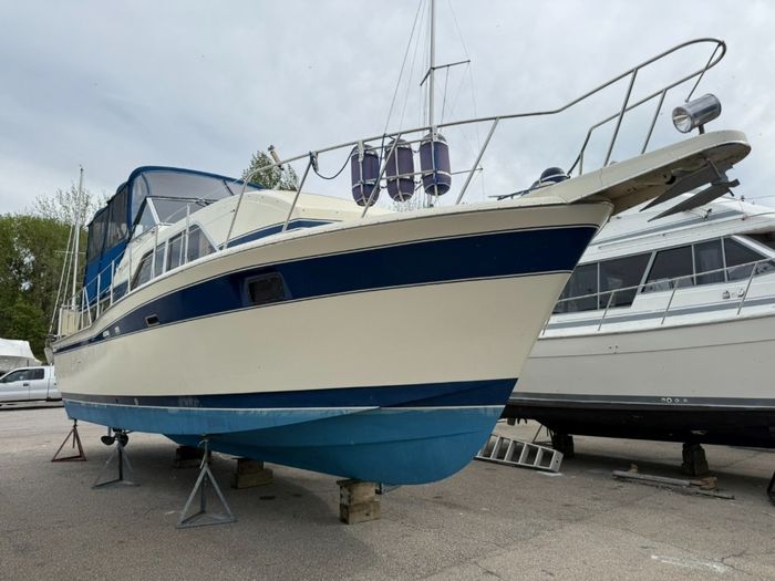 1984 Chris-Craft Catalina 350 Photo 3 sur 20