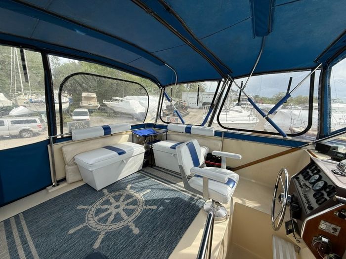 1984 Chris-Craft Catalina 350 Photo 9 sur 20