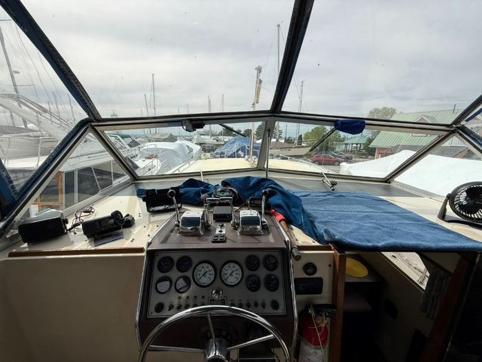 1984 Chris-Craft Catalina 350 Photo 6 sur 20