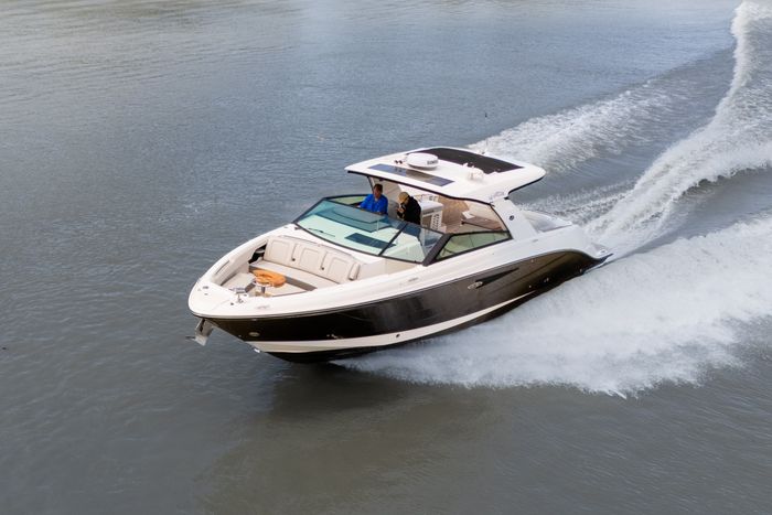 2023 Sea Ray SLX 400 Photo 4 of 53