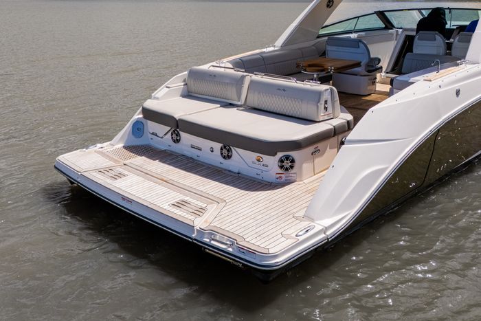 2023 Sea Ray SLX 400 Photo 9 of 53