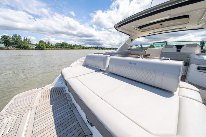 2023 Sea Ray SLX 400 Photo 10 of 53