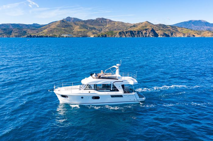 2027 Beneteau Swift Trawler 41 Fly Photo 3 of 42