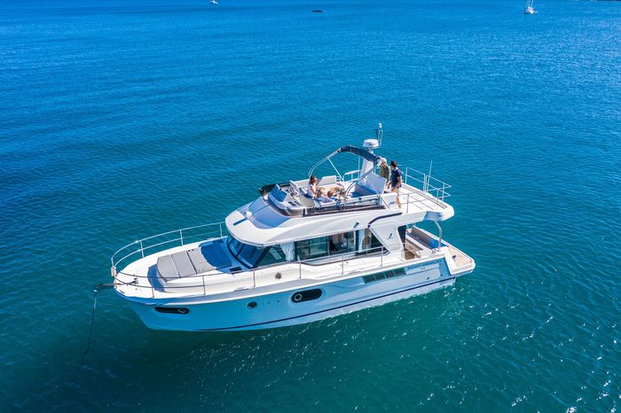 2027 Beneteau Swift Trawler 41 Fly Photo 6 of 42