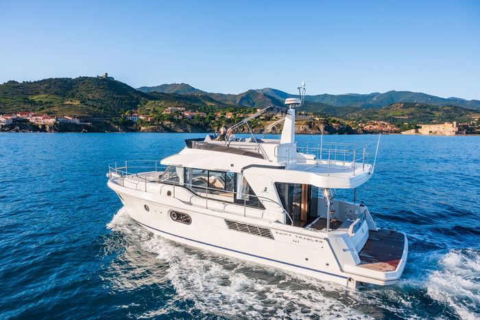 2027 Beneteau Swift Trawler 41 Fly Photo 8 of 42