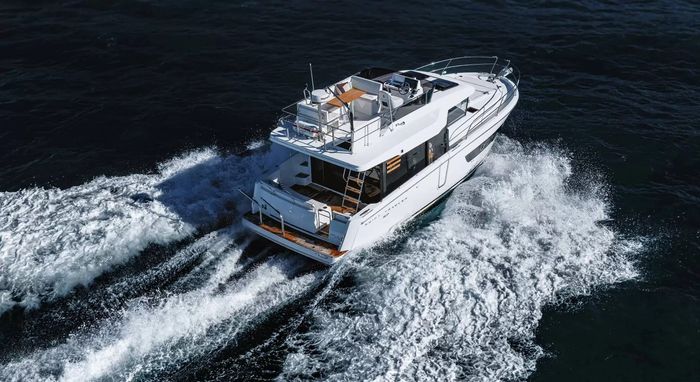 2027 Beneteau Swift Trawler 37 Fly Photo 4 of 15