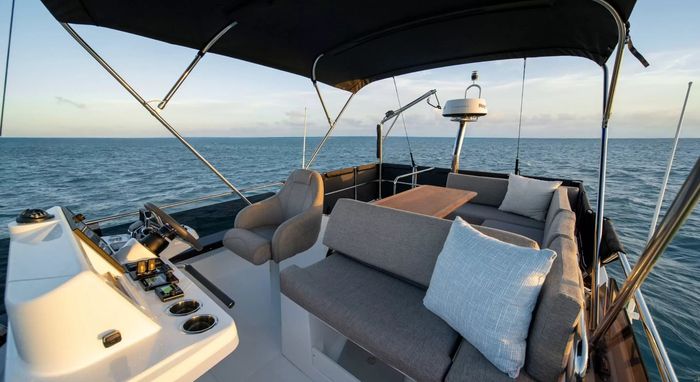 2027 Beneteau Swift Trawler 37 Fly Photo 13 of 15