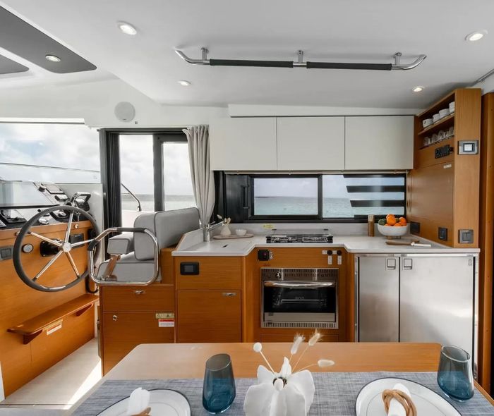 2027 Beneteau Swift Trawler 37 Fly Photo 7 of 15