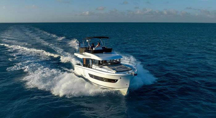 2027 Beneteau Swift Trawler 37 Fly Photo 2 of 15