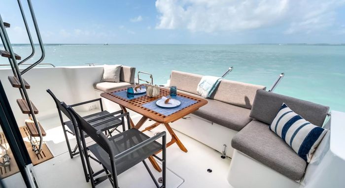 2027 Beneteau Swift Trawler 37 Fly Photo 12 of 15