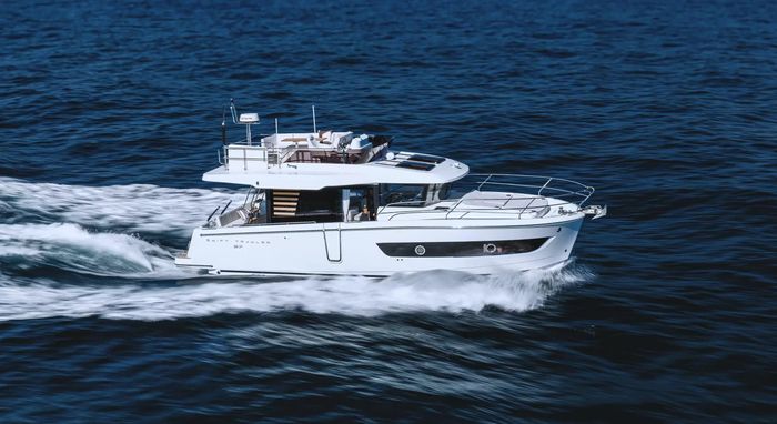2027 Beneteau Swift Trawler 37 Fly Photo 3 of 15
