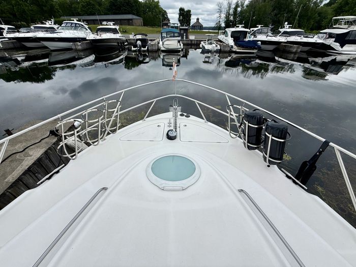 2005 Meridian 381 Photo 9 of 47