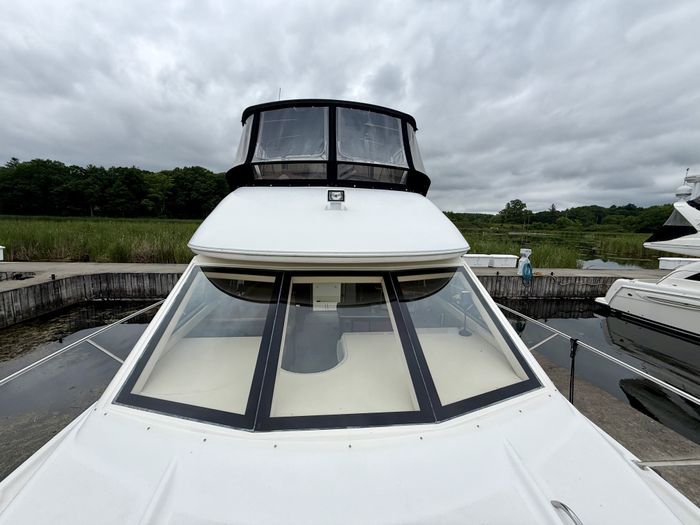 2005 Meridian 381 Photo 11 of 47