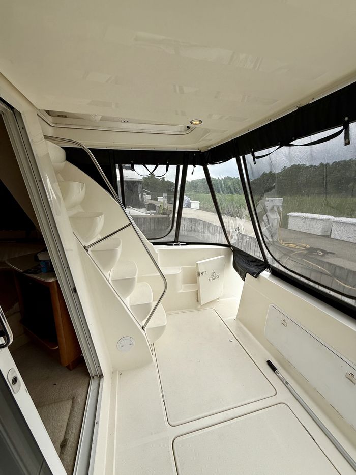 2005 Meridian 381 Photo 12 of 47