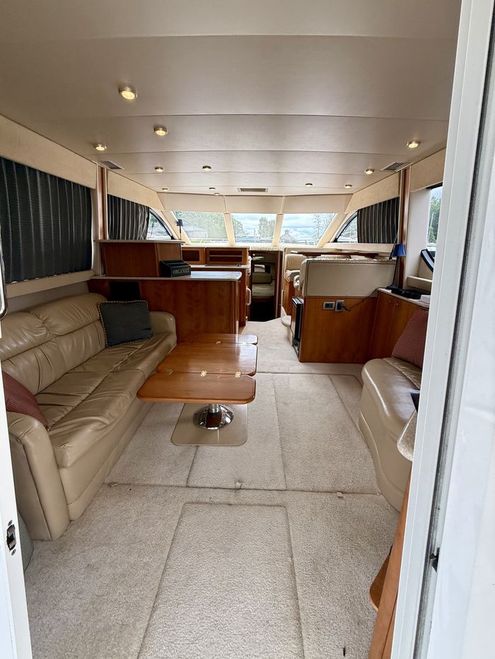 2005 Meridian 381 Photo 20 of 47